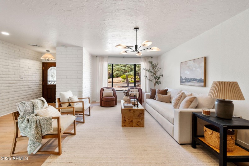 6-Living Room (2)