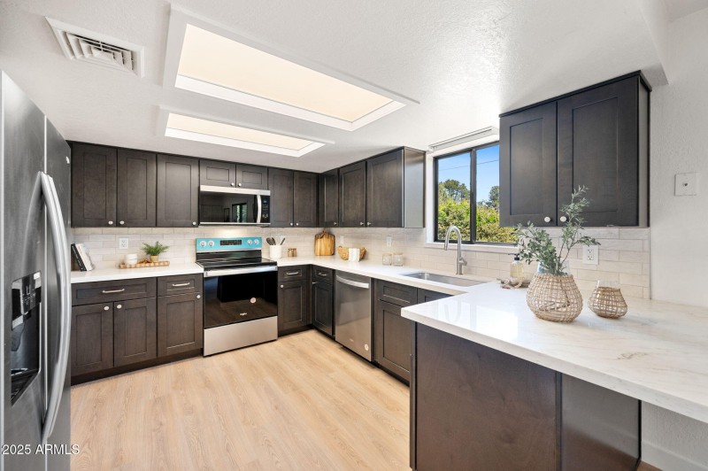 13-Kitchen (4)