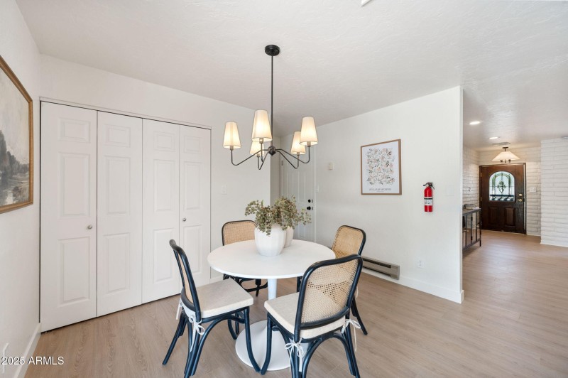 17-Dining Room (1)