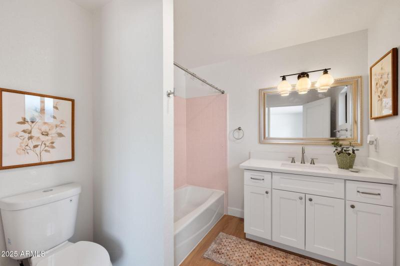 24-Primary Bathroom (2)