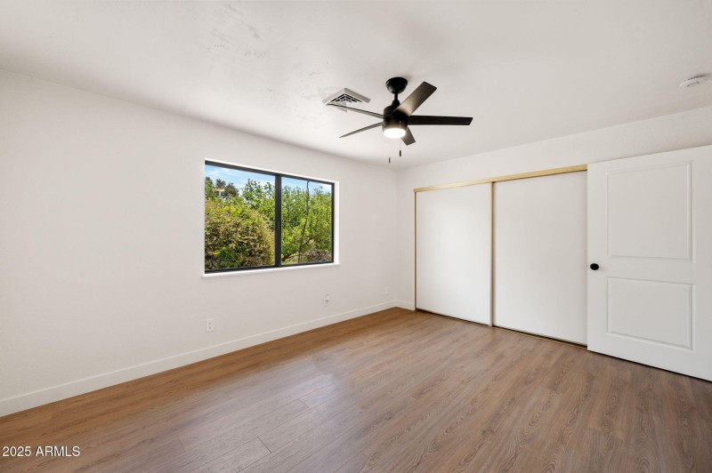 26-Bedroom 2 (2)