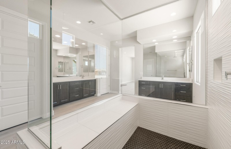Owners Bath