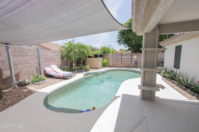 1210 W BETTY ELYSE LN-8
