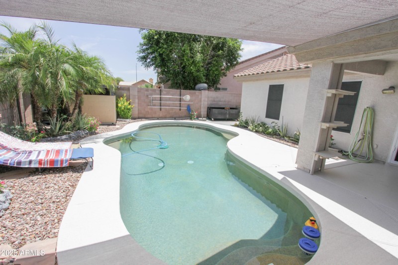 1210 W BETTY ELYSE LN-9