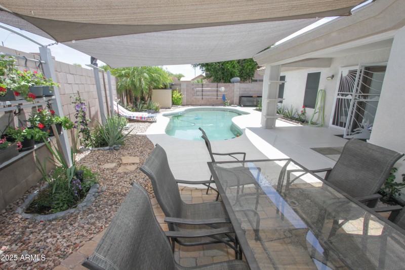 1210 W BETTY ELYSE LN-10
