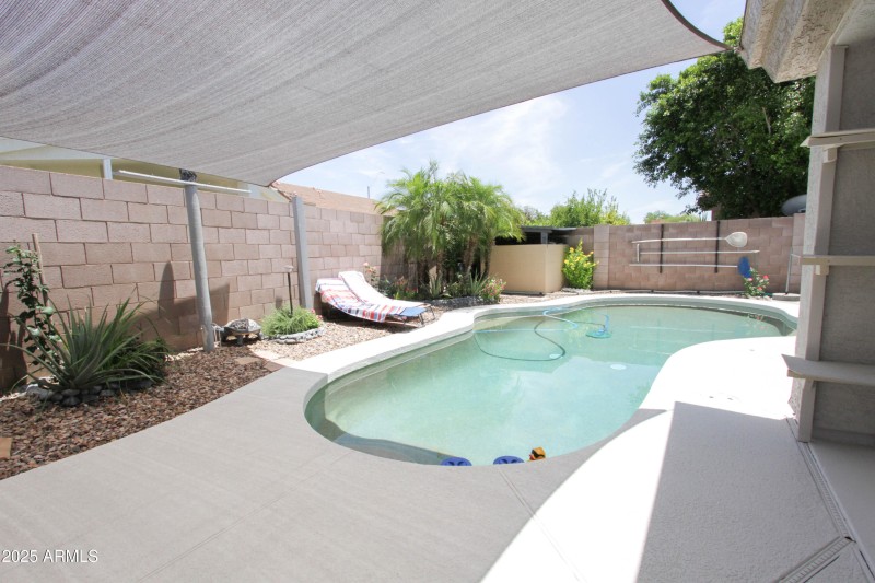 1210 W BETTY ELYSE LN-12