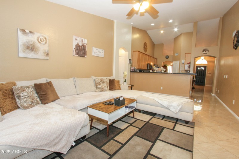 1210 W BETTY ELYSE LN-19