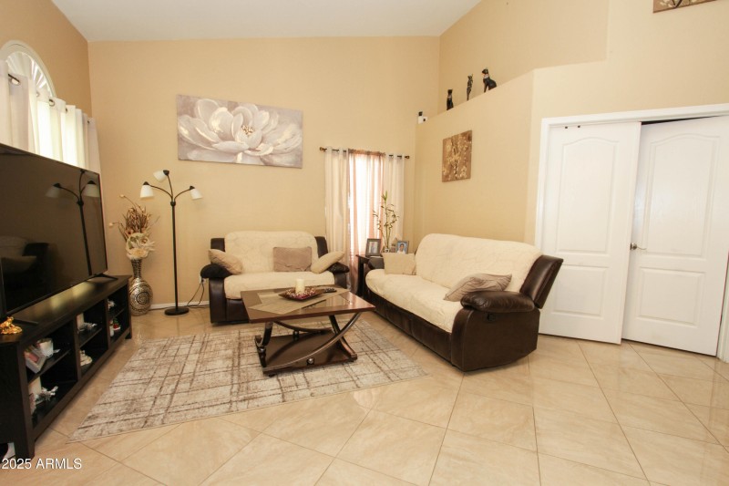 1210 W BETTY ELYSE LN-20