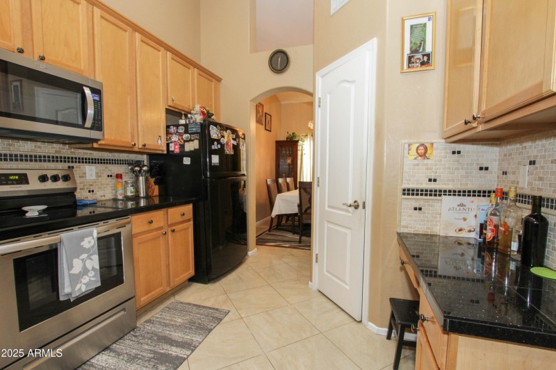 1210 W BETTY ELYSE LN-23