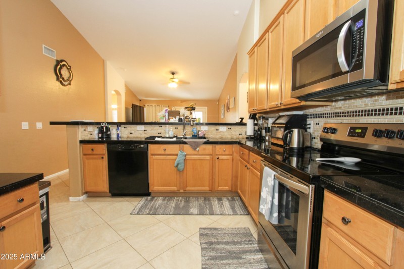 1210 W BETTY ELYSE LN-25
