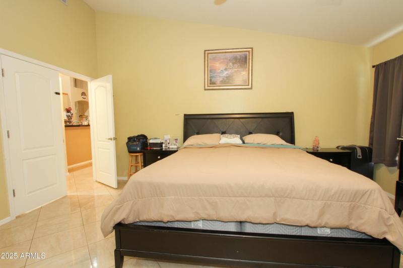 1210 W BETTY ELYSE LN-35