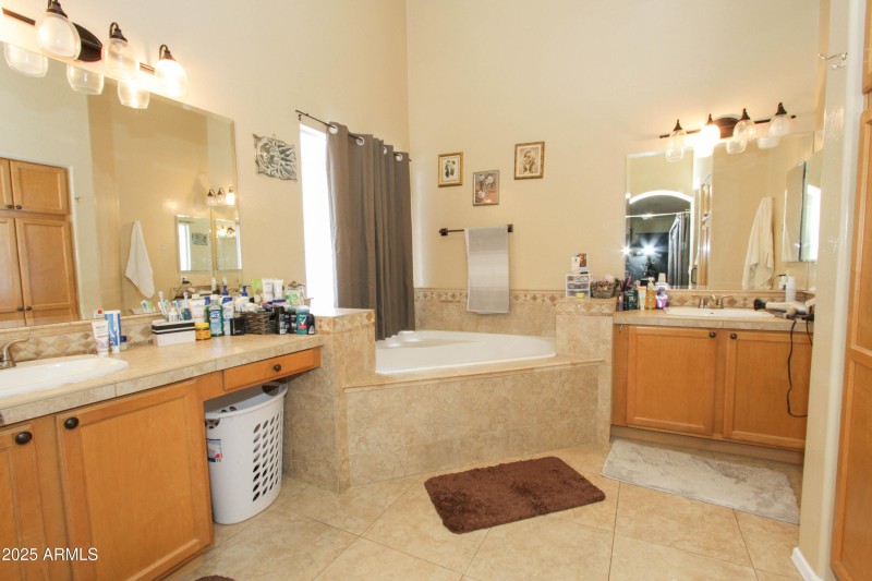 1210 W BETTY ELYSE LN-36