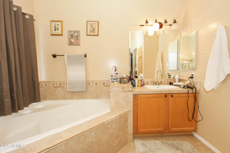1210 W BETTY ELYSE LN-37