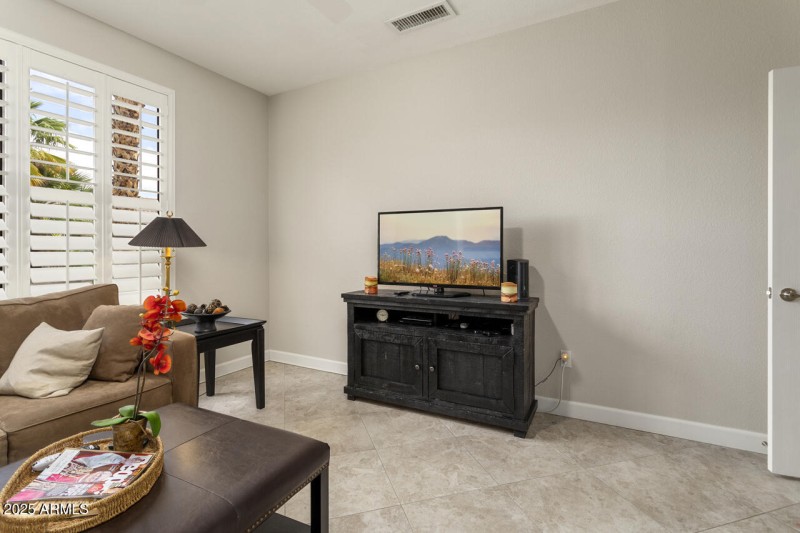 34-Sitting-Room
