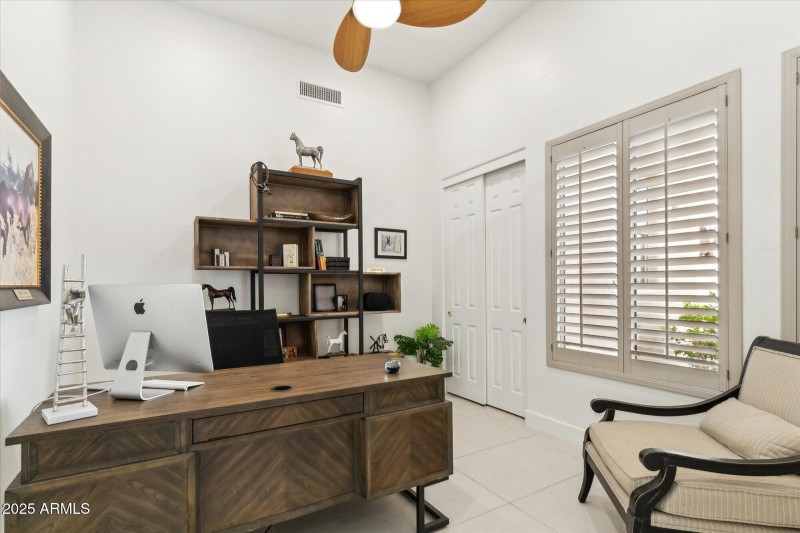 Bedroom 2/Office