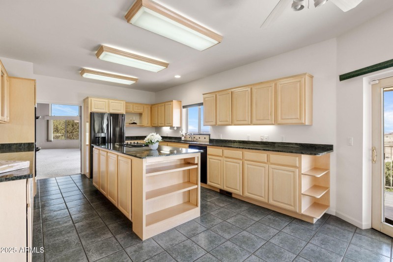 9-Kitchen (2)