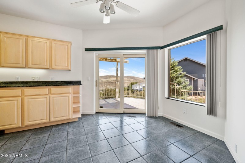 11-Breakfast Nook