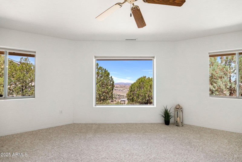 26-Family Room (2)