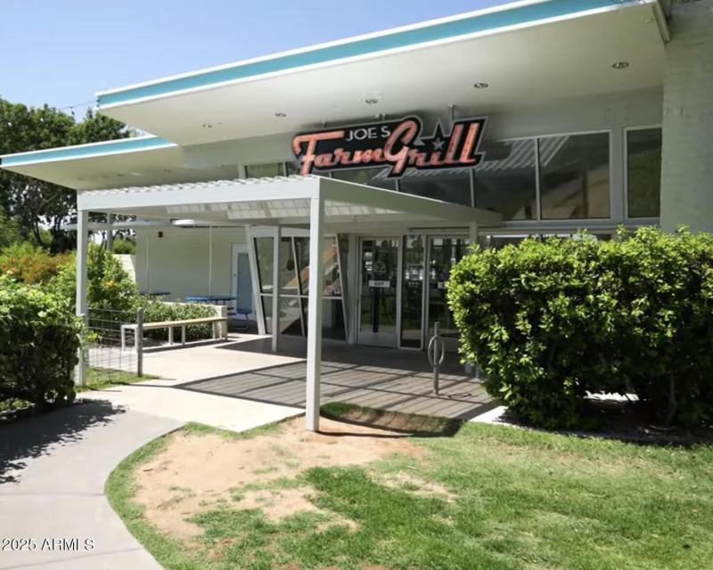 Joe's Farm Grill