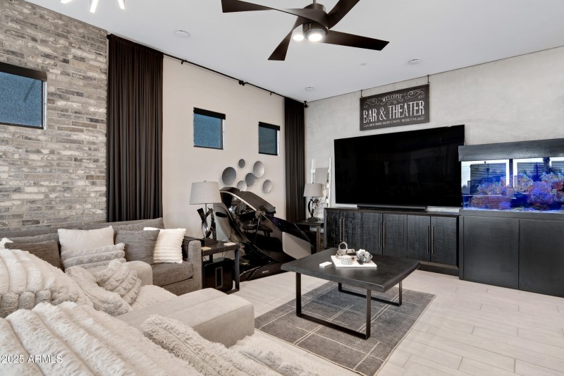 226 E Markwood Dr-11