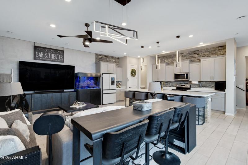 226 E Markwood Dr-12