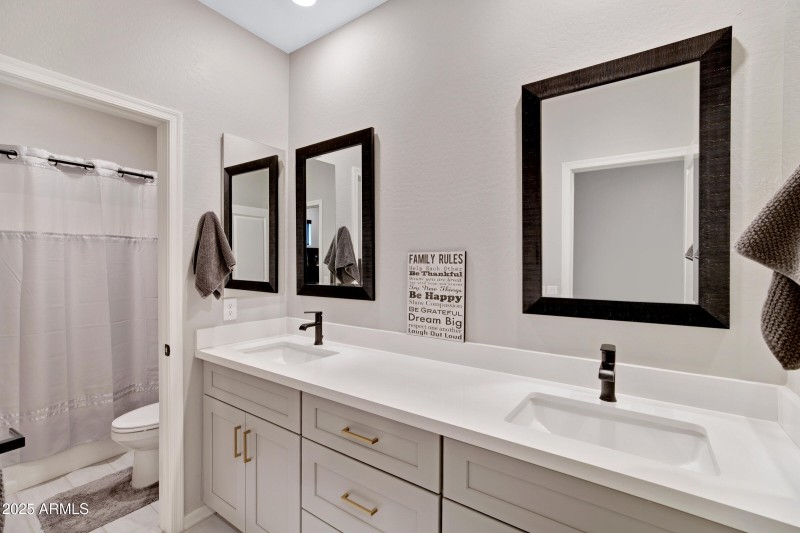 226 E Markwood Dr-33