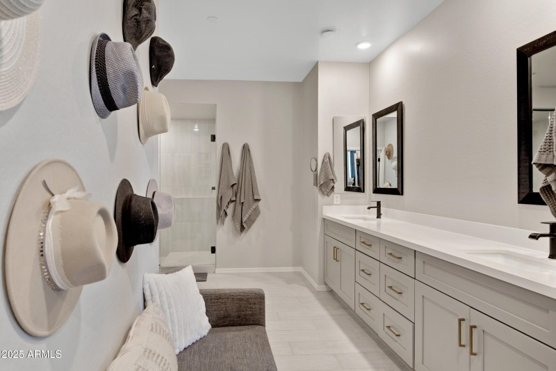 226 E Markwood Dr-39