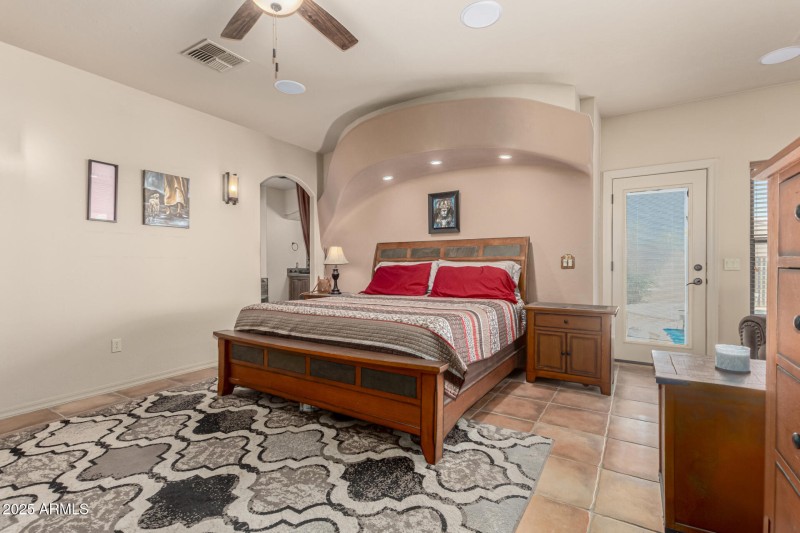 21 - Equestrian 11917