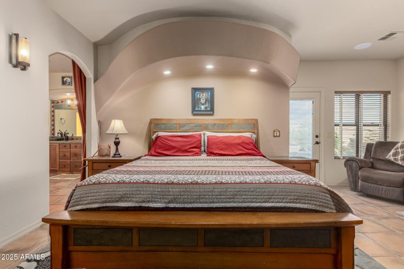 22 - Equestrian 11917