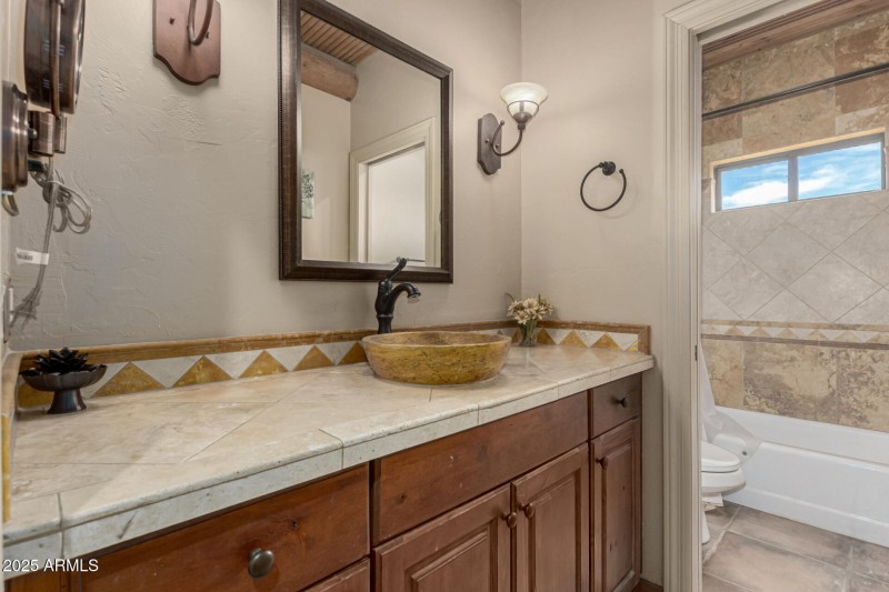 31 - Equestrian 11917