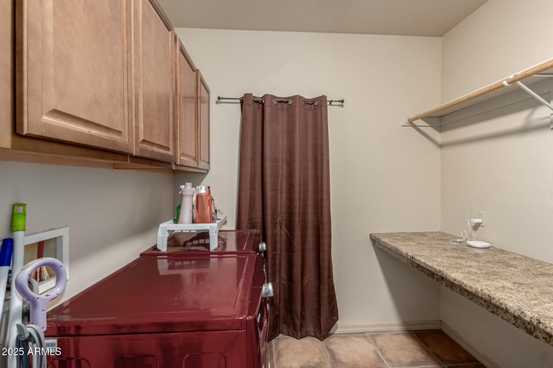 32 - Equestrian 11917