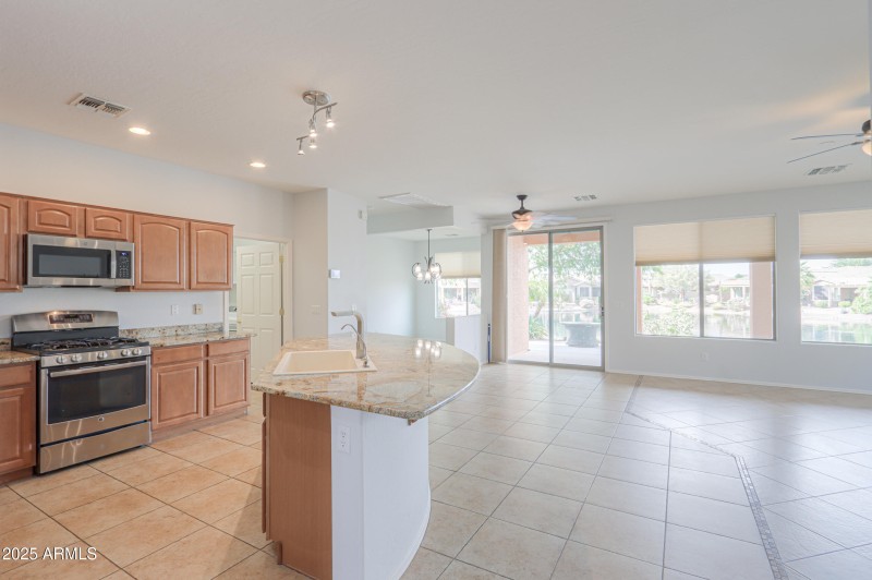 KITCHEN/GREAT ROOM