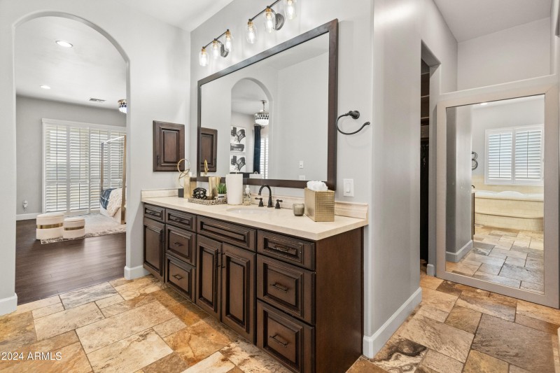 1409 E Dove Pl-7