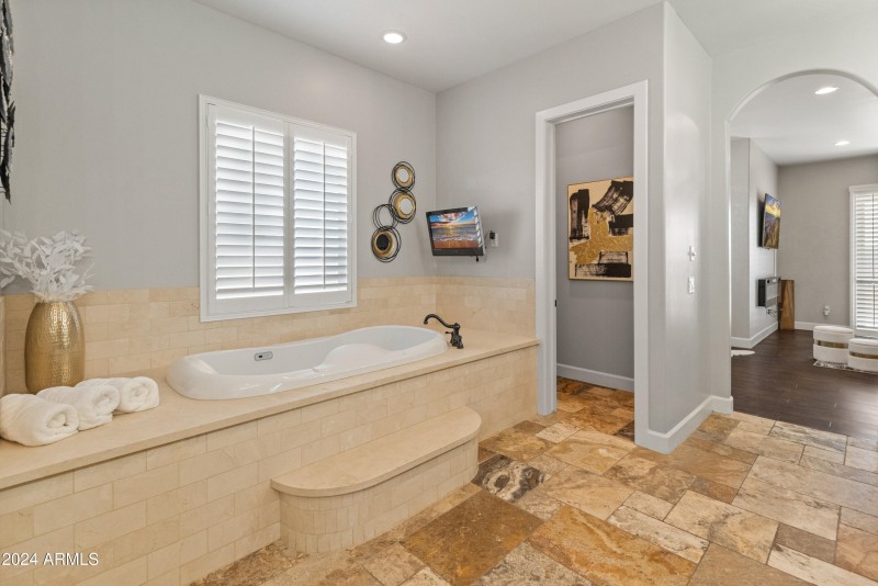 1409 E Dove Pl-9