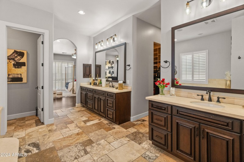 1409 E Dove Pl-11