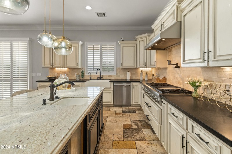 1409 E Dove Pl-29