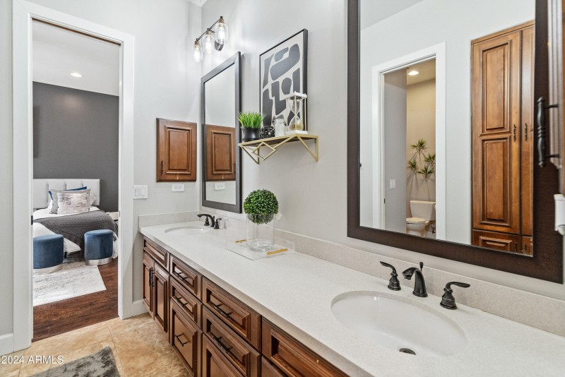 1409 E Dove Pl-47