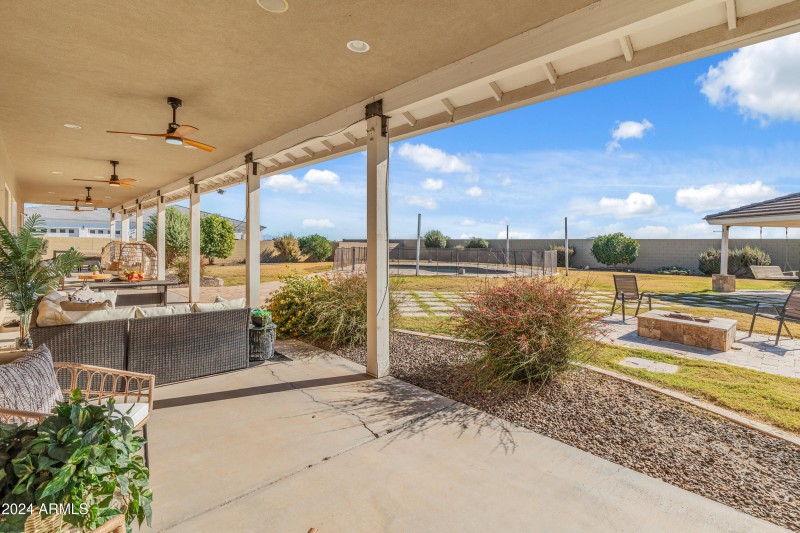 1409 E Dove Pl-63