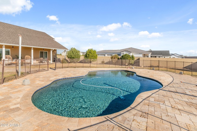1409 E Dove Pl-73