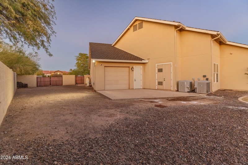 1409 E Dove Pl-97