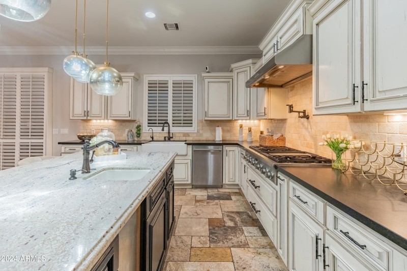 1409 E Dove Pl-109