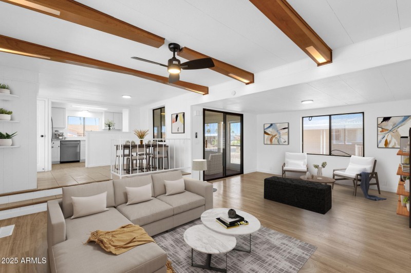 GRAND LIVING AREA