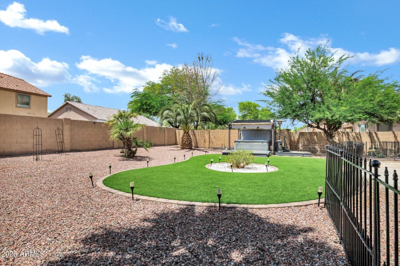 1565 E Prickly Pear Pl-44