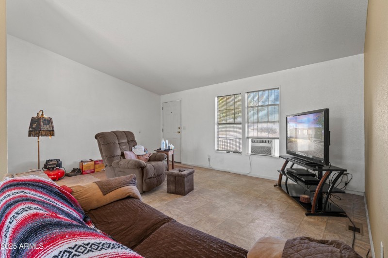 2 Interior 6