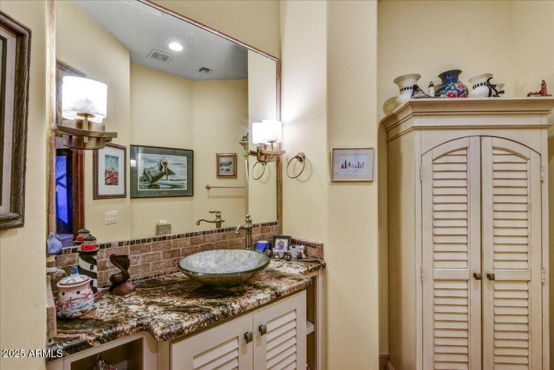 11-Powder Room