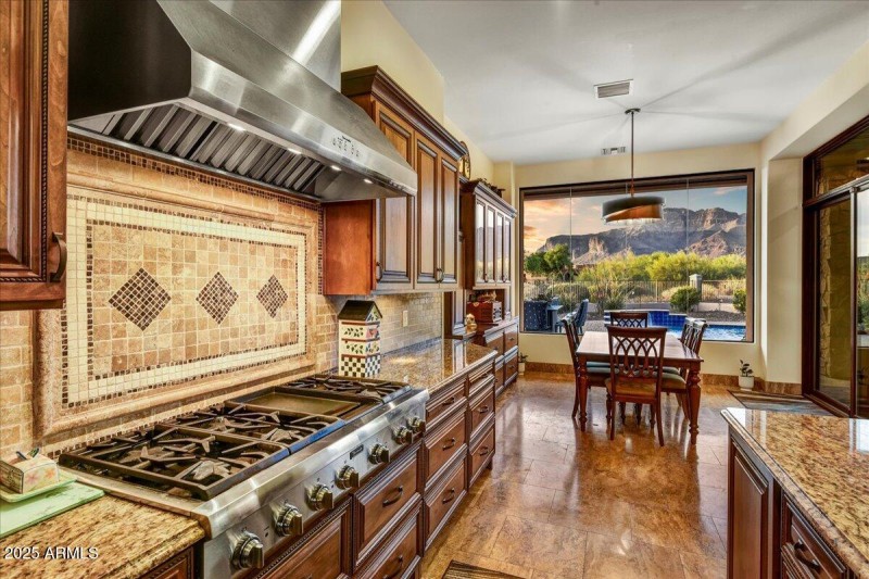 16-Kitchen Dining