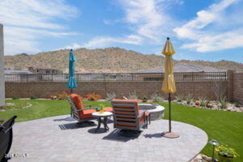 valencia backyard montain view