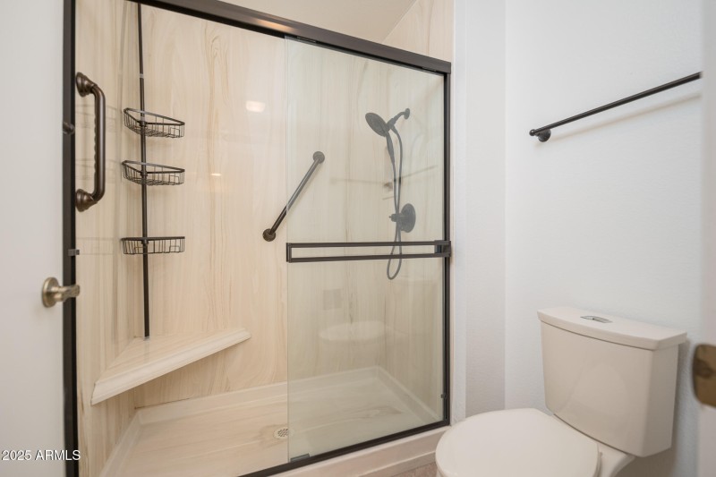 25_Primary-Bath_02