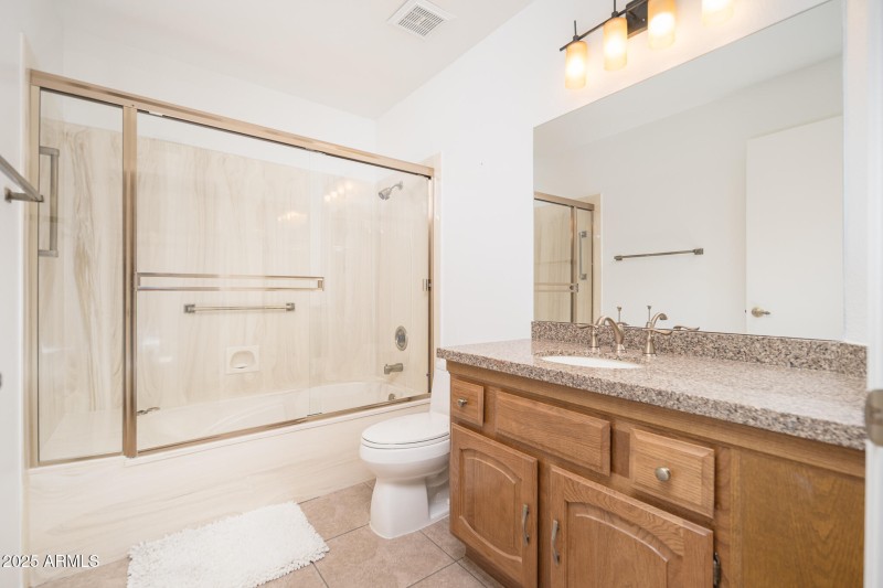 30_Bathroom_01