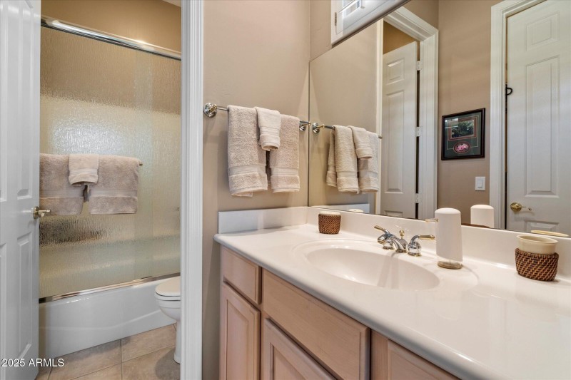 2nd suite bath